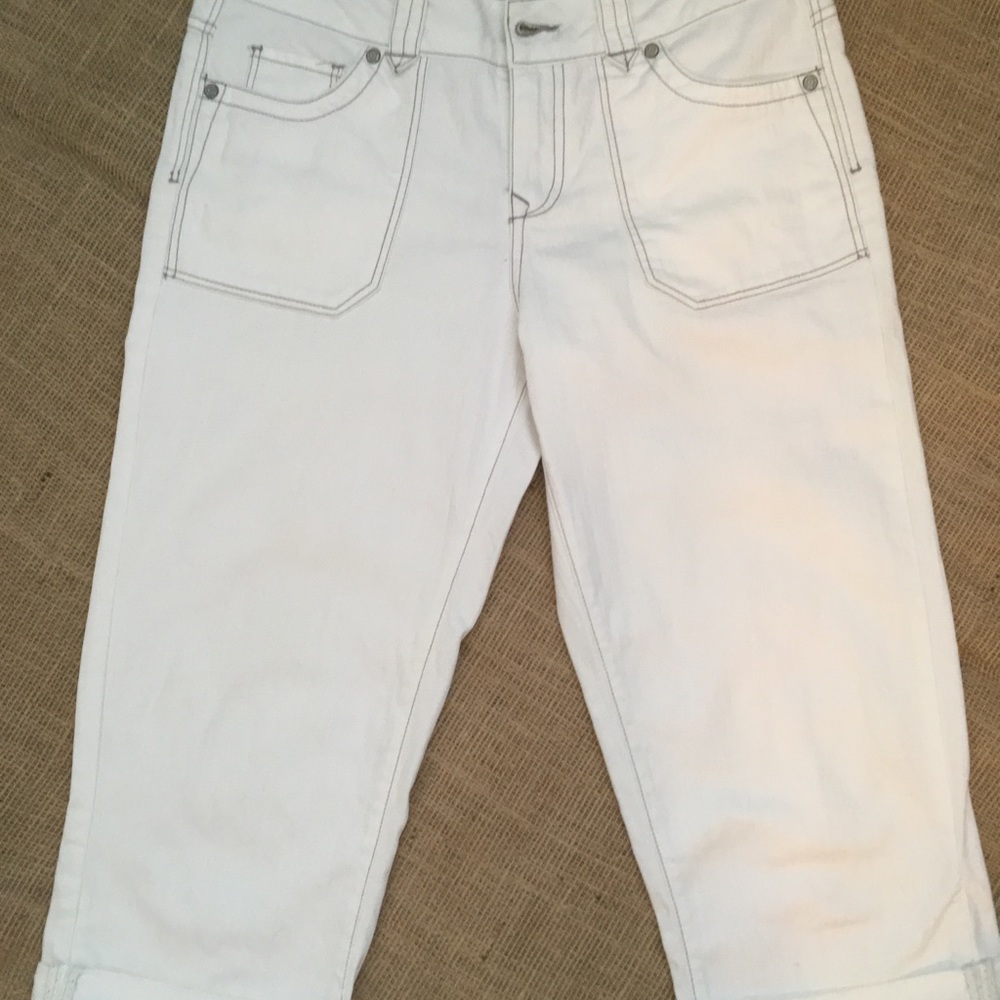 Faded Glory White stretch Capris